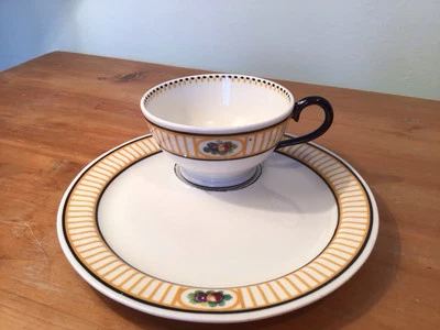 Royal Doulton Yellow Black tennis/breakfast Set. - Image 1 of 4