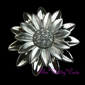 Chic Daisy Flower Floral Bloom Matte Polished Silver Ring w/ Swarovski Crystals - Picture 1 of 5