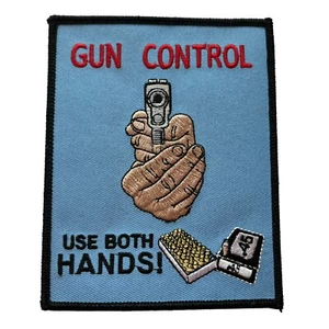 Control de armas uso ambas manos gráfico bordado tela hierro en parche armamento - Imagen 1 de 4