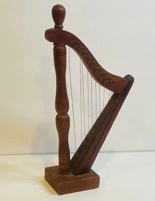 VINTAGE MINIATURE MODEL WELSH WOODEN HARP MUSIC DISPLAY DESK SOUVENIR ANTIQUE - Image 1 of 4