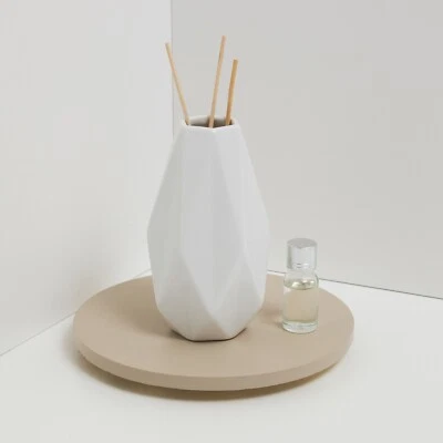 Bomboniera matrimonio claraluna 2021 vaso diffusore in porcellana bianco essenza - Immagine 1 di 4