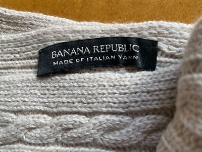 BANANA REPUBLIC MERINO WOOL CABLE KNIT SCARF - NWOT - Image 1 of 4