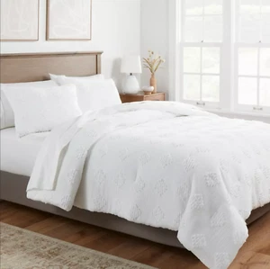 Twin/Twin Extra Long Tufted Diamond Crinkle Comforter & Sham Set White - - Picture 1 of 8