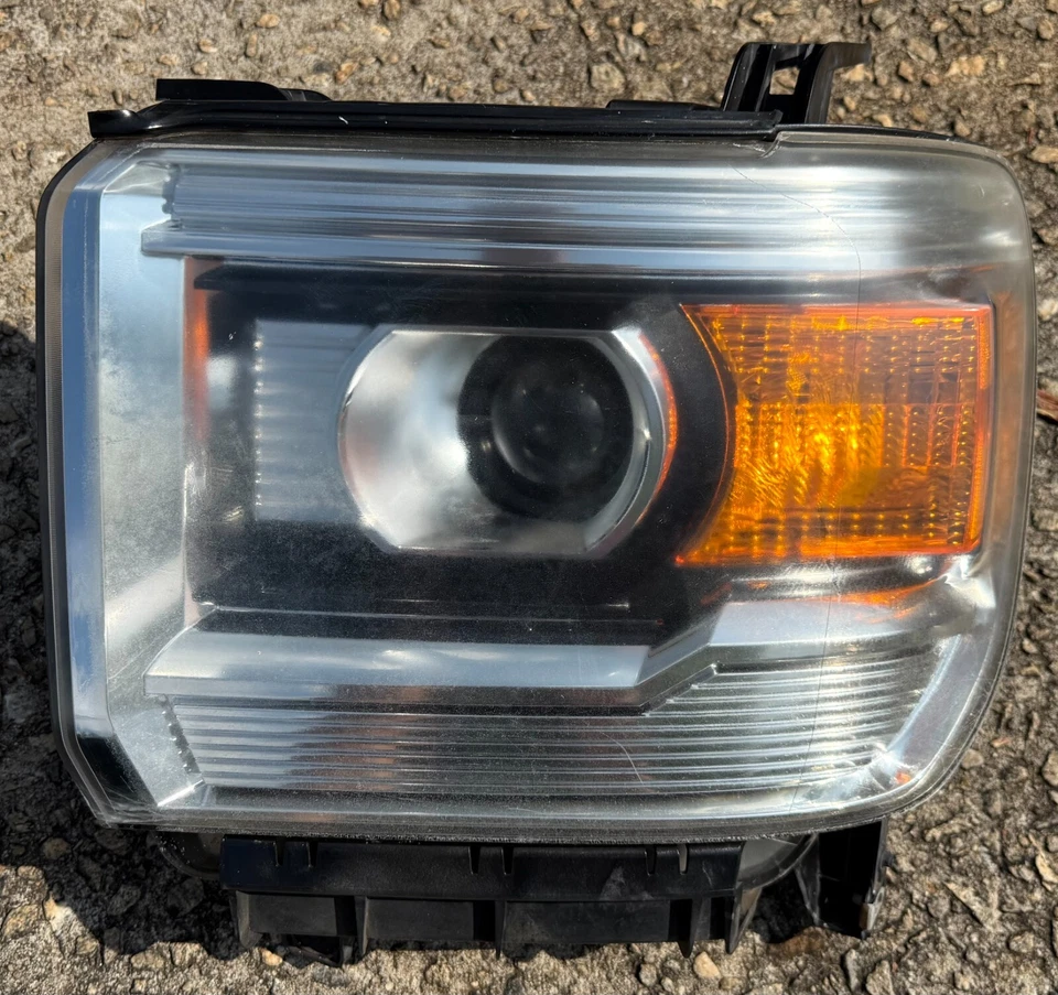 GMC SIERRA 1500 2500HD 3500 2014-2019 HD Halogen Driver Side LH Headlight OEM - Image 1 of 4