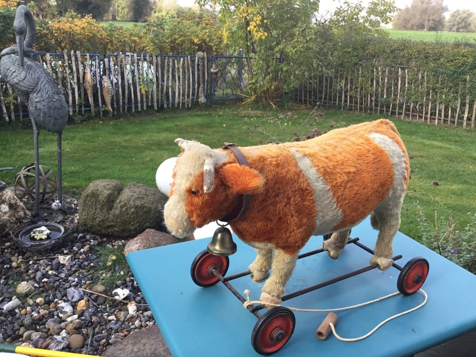 Alter Steiff-Ochse auf Metallräder.Größe von vorne bis hinten ca.50cm. - Bild 1 von 4