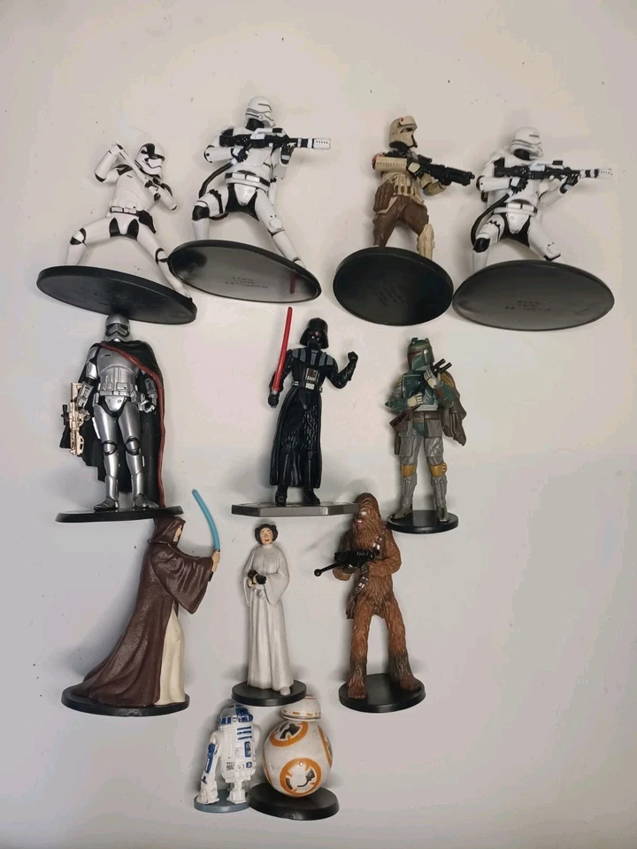 Lote de 12 figuras de Star Wars Capitana Phasma, Flame Troopers, Scariff y más de Disney Foto 1 de 4
