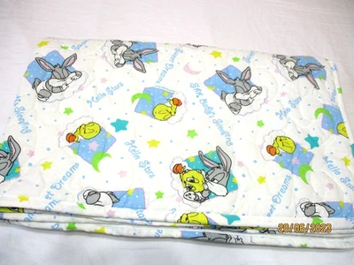 Manta acolchada para bebé pequeño LOONEY TUNES BUGS BUNNY TWEETY Foto 1 de 4