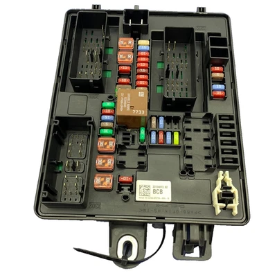 2014 - 2019 CADILLAC CTS SEDAN OEM REAR TRUNK FUSE RELAY JUNCTION BLOCK 23134073 - Image 1 of 4