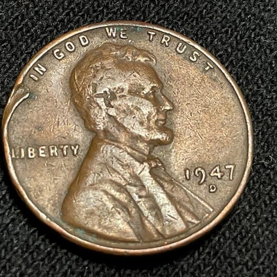 1947 D Lincoln Penny -Error- Rim Curved Toward Center Of Coin. Used.  - Image 1 of 2