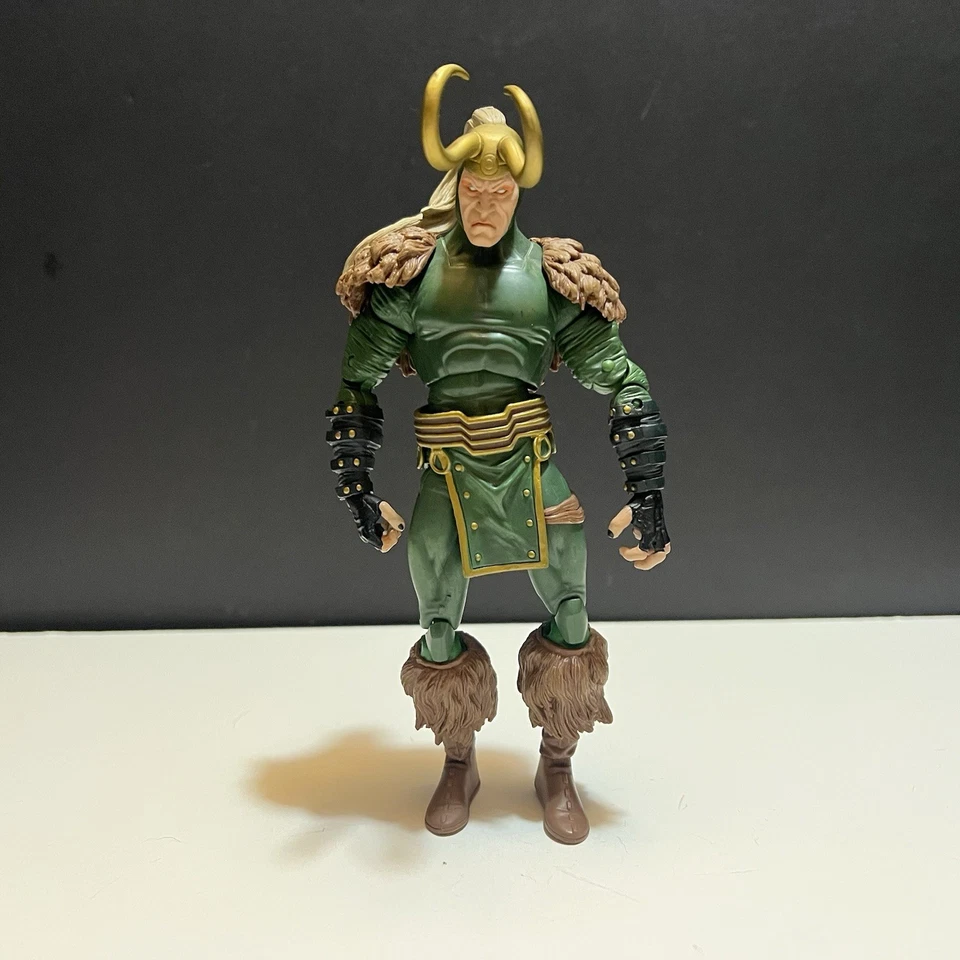 Figura Hasbro Marvel Legends Loki 6” Walmart Ex Thor Mighty Avenger serie de cómics Foto 1 de 4