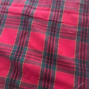 Red and Green Plaid tablecloth with fringe - Picture 1 of 3