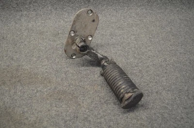 Vintage OEM Harley-Davidson Shovelhead FX Chain Cover Footpeg Mount 60574-65 Foto 1 de 4