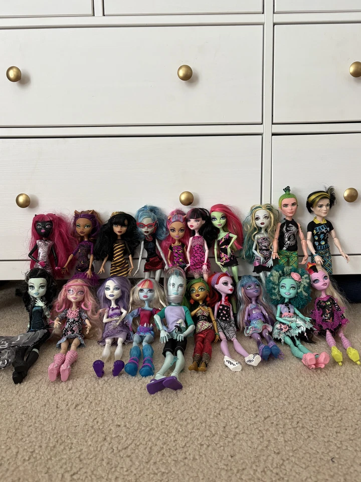 Monster High Dolls lot of 20 - Image 1 of 1
