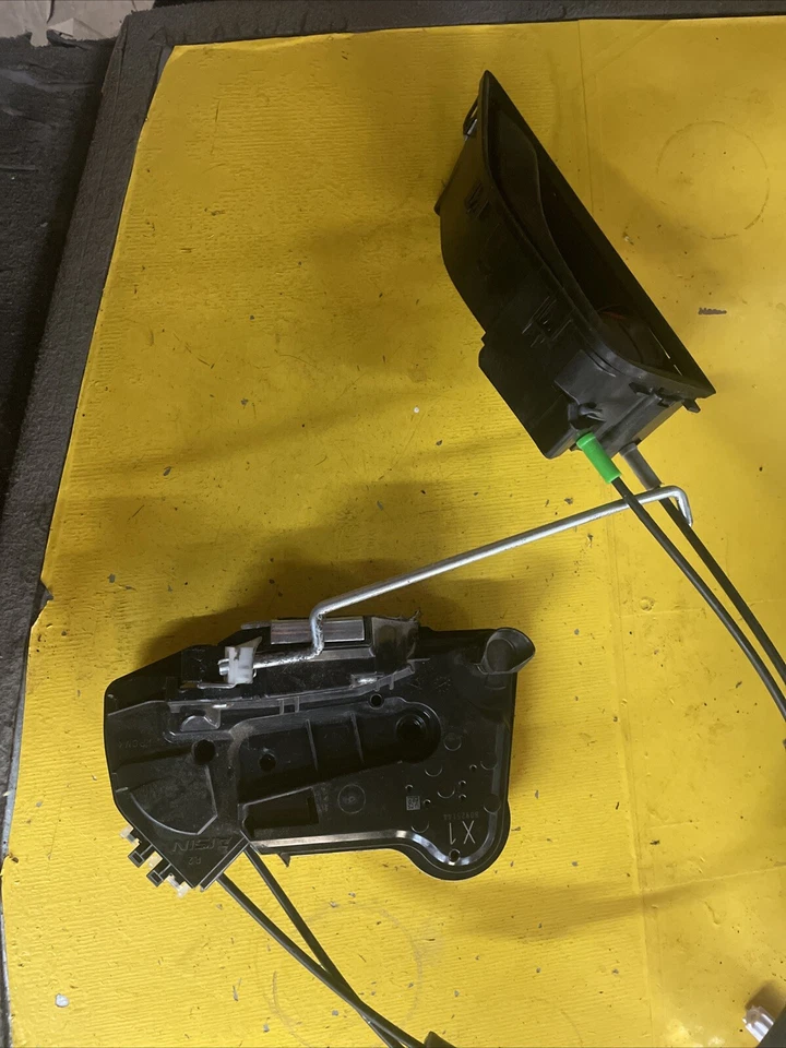 2018-2019 SUBARU CROSSTREK FRONT RIGHT SIDE DOOR LATCH LOCK ACTUATOR OEM - Image 1 of 4