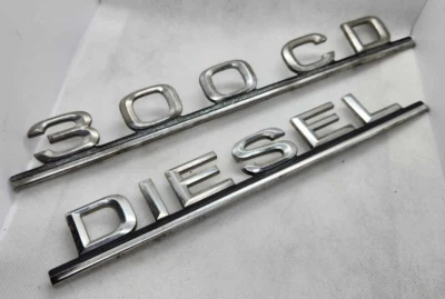 Emblemas de porta-malas a diesel 300CD da Mercedes-Benz - Imagem 1 de 4