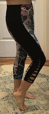 Give Love, Get Love By Betsy Johnson, Mujer Mediano Negro Capri Leggings Floral  Foto 1 de 4