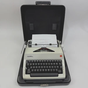 1973 Olympia SM9 De Luxe Portable Typewriter - Case - Cursive type - Picture 1 of 22