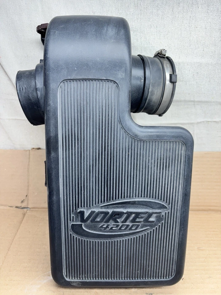 02-08 Envoy Chevy Trailblazer Vortec 4200 caja de aire resonador de admisión sin puerto lateral2 Foto 1 de 4