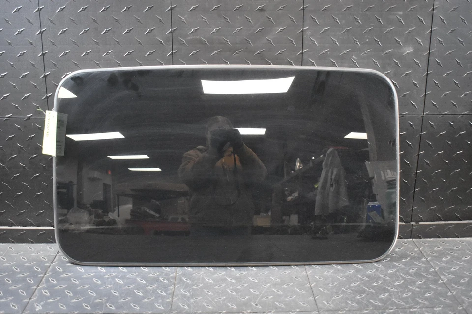 2013 - 2020 Ford Fusion Sunroof Moonroof Glass (Glass Only) - Image 1 of 2