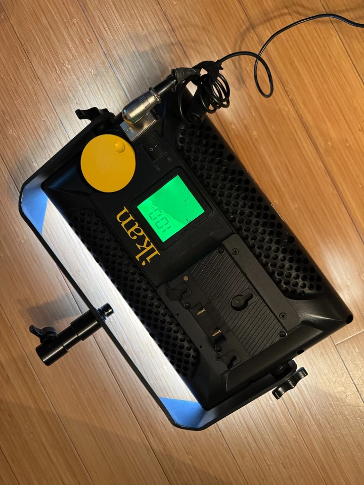 Luz LED de estudio y campo ikan Rayden RB5 bicolor mitad x 1 con control remoto y alimentación  Foto 1 de 4