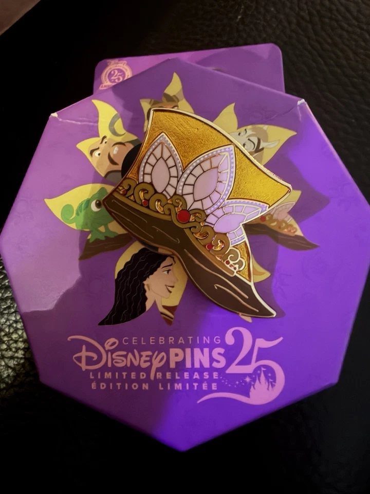 Prendedor caja misteriosa flor 15 aniversario enredada Disney 2025 Foto 1 de 1