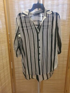 Blusa para mujer Knapp Studio talla pequeña negra beige con botones mangas enrollables - Imagen 1 de 12