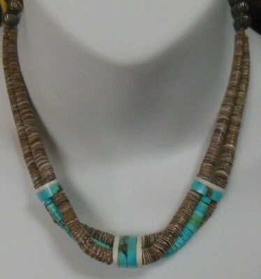 Collar de colección hecho a medida turquesa, coral blanco y concha Heishi Foto 1 de 4