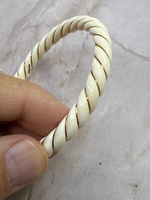 Estate Vtg 14KT Yellow Gold Oval Inlay Cream Resin Enamel Shrimp Corrugated - Imagem 1 de 4