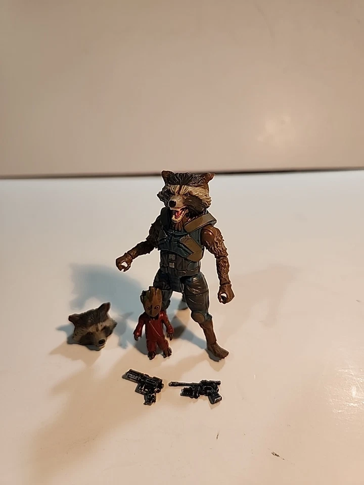 Figura de acción Marvel Legends Rocket Raccoon Guardianes de la Galaxia y Baby Groot. Foto 1 de 3
