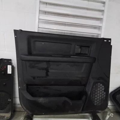 Panel de moldura de puerta delantera RAM3500 2018 954862 Foto 1 de 4