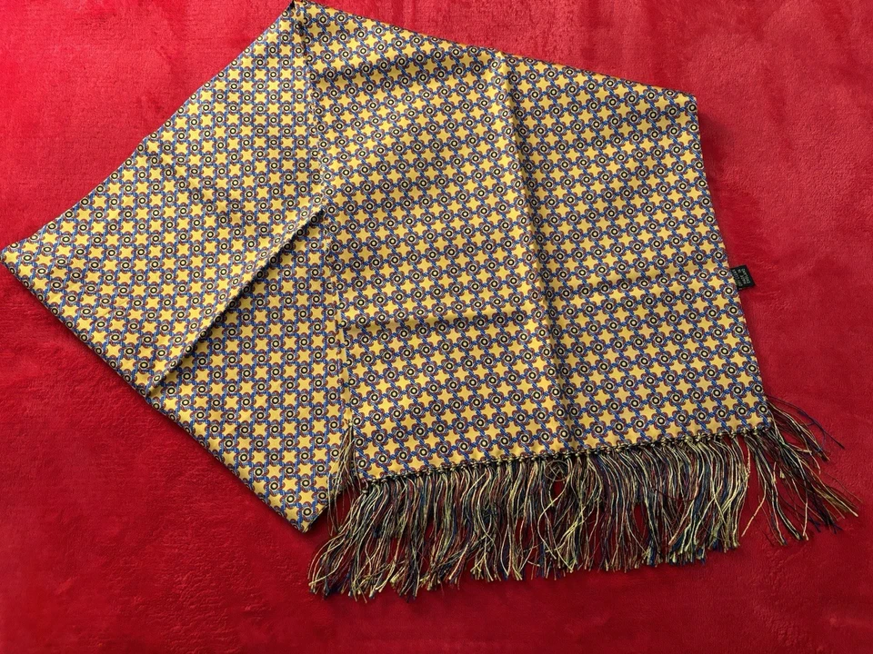 Bufanda dorada con flecos de seda pura fina para hombre con estampado elegante 11,75x54 hecha en Inglaterra Foto 1 de 4