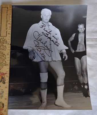 年轻的哈雷比赛最佳体育亲笔签名职业摔跤 WWE 8x10 照片 — 第 1/3 张图片