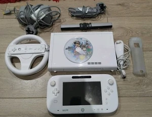 🌟 Nintendo Wii U 8GB White Console Bundle w/ GamePad, Super Smash Bro + More - Picture 1 of 7