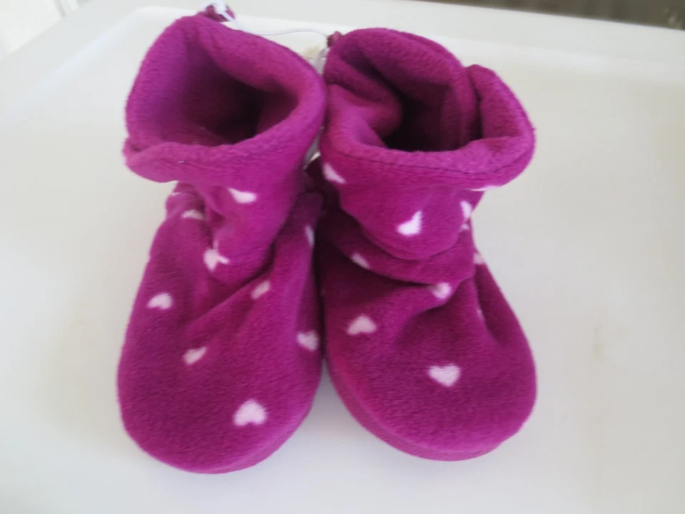NEW Girl Medium Kids' Size 11 OLD NAVY Fleece Purple w/ Hearts Slippers Toddler - Image 1 of 3