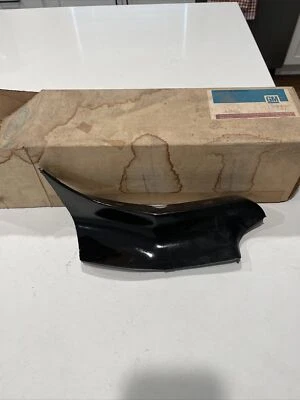 Relleno de parachoques trasero Oldsmobile LH Oldsmobile 74-75 Cutlass OEM NUEVO DE STOCK GM 415317/551689 1974-77 Foto 1 de 4