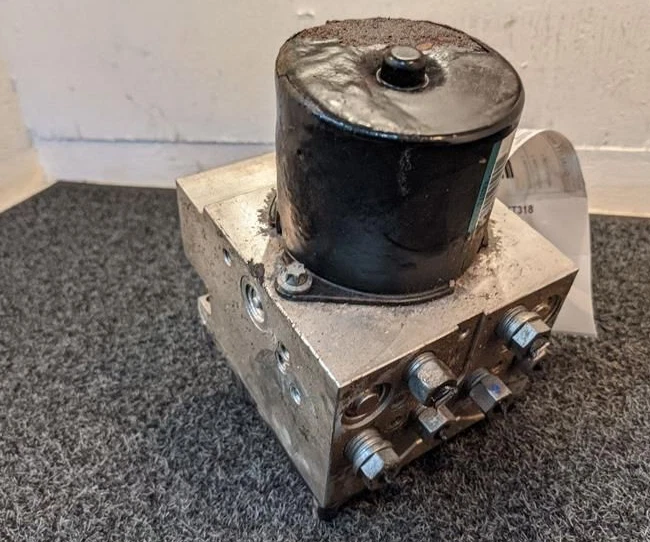 Dodge Ram 3500 4500 2015 conjunto de bomba de freno antibloqueo OEM Foto 1 de 2