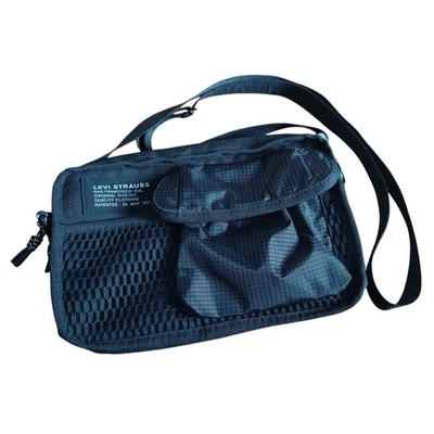 Bolsa mosquetão Levi Strauss Cargo tiracolo ombro preta reciclada 9,5x6x2" - Imagem 1 de 4