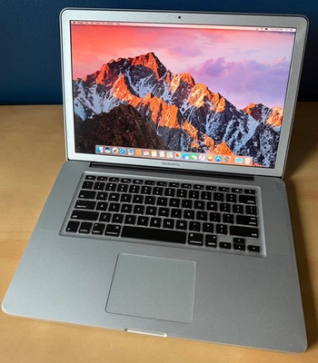 Apple MacBook Pro 15" Late 2011 - Intel i7 2.5GHz - 8GB RAM - 500GB SSD - DVD HD Foto 1 de 4