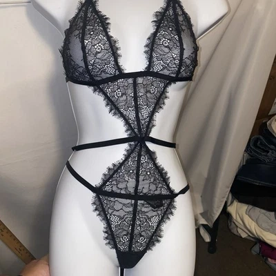 Lencería de peluche Victoria's Secret SEXY con tiras de encaje S negra Foto 1 de 4