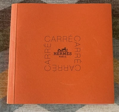 Folleto de tapa blanda Hermes Scarf Le Carre Foto 1 de 2