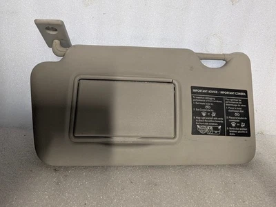 Parasol con Espejo Lado del Conductor Izquierdo Nissan Versa Note SV 2015 Foto 1 de 3