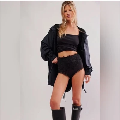 Free People In Bloom 高腰开花短裤刺绣荷叶边 — 第 1/4 张图片