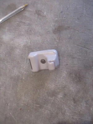 Clip parasol conductor Chrysler LHS 94 95 96 97 Foto 1 de 3