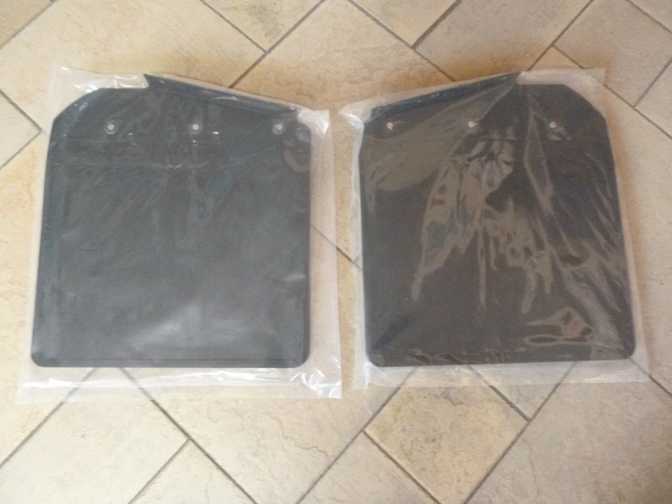 RTC9479 Land Rover Defender trapos de suciedad delanteros Li Re (art.2314) Foto 1 de 1