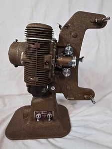 Vintage Bell & Howell 8mm Projector Regent Model L Design 122 With Case & Bulb - Picture 1 of 18