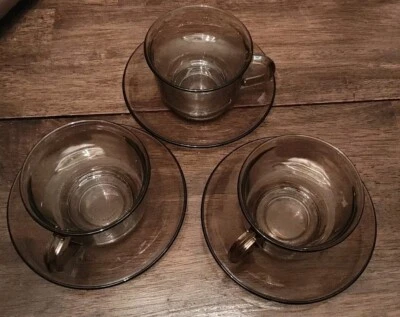 ARCOROC Francia Juego de 3 tazas y platillos de té de café de vidrio ahumado vintage retro Foto 1 de 3