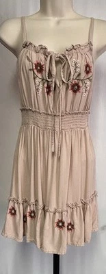 Mini Vestido Plumas Rosa Boho Floral Bordado Correa de Espagueti Para Mujer Talla S Foto 1 de 4