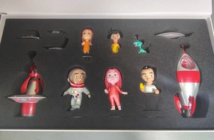 BLUSH Edizione Limitata 17 Pezzi Mini Figurina Spaceman Rocket UFO Alien Set Apple - Foto 1 di 23
