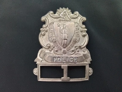 ANTIGUO UNIFORME DE POLICÍA DE MASSACHUSETTS SOMBRERO INSIGNIA #1 JEFE INDIO SHEILD OBSOLETO Foto 1 de 4