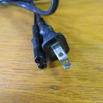 US American C7 'Figure of 8' Mains Power Cable  2 Pin AC 125V 10A 1.75m long - Image 1 of 2